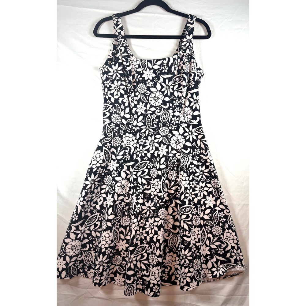 Floral Paisley Fit‎ and Flare Dress B&W Sleeveless Scoop Neck Knee Length sz 8